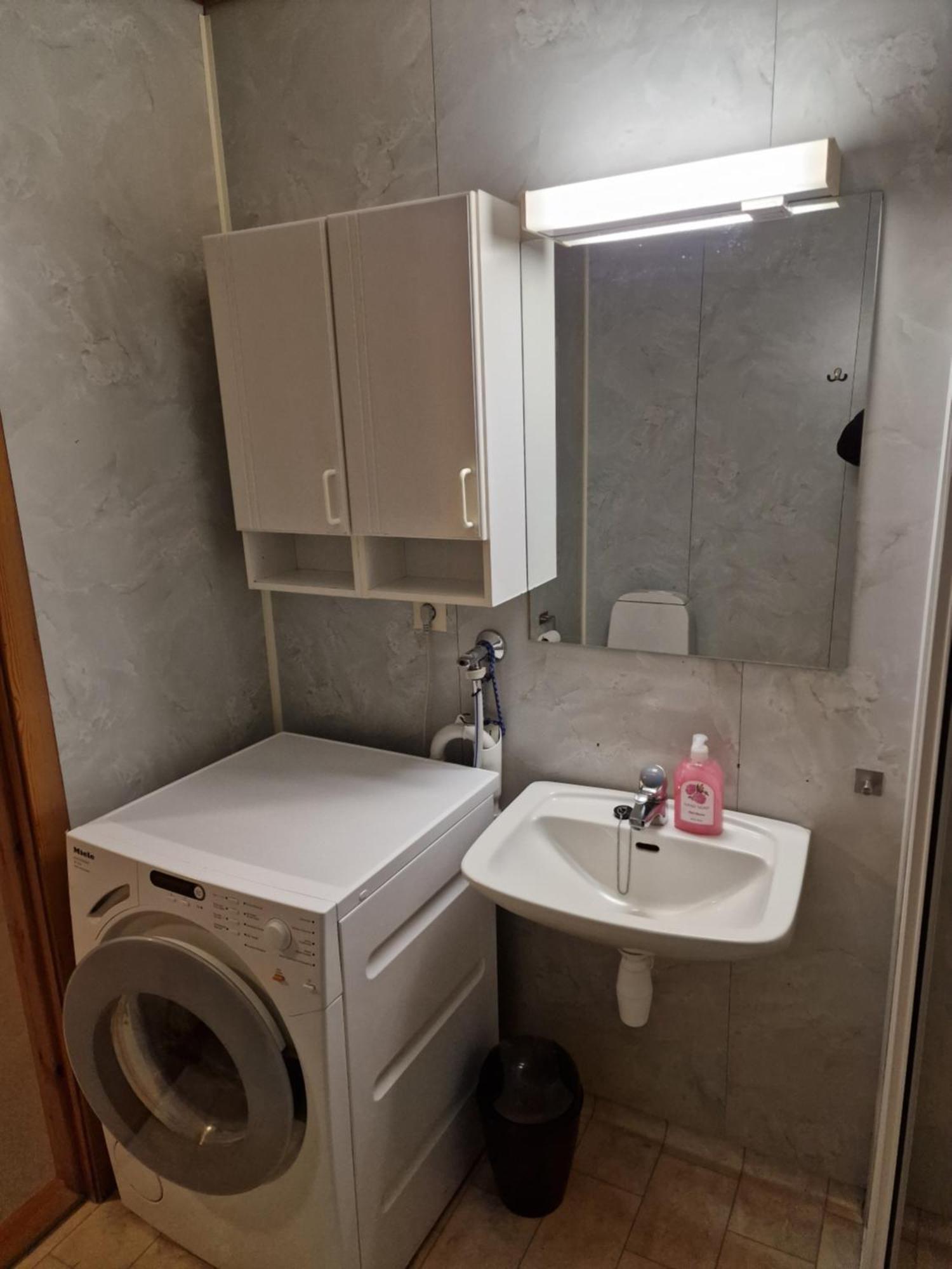 بيت شباب Rom Sentralt I سوغندال المظهر الخارجي الصورة