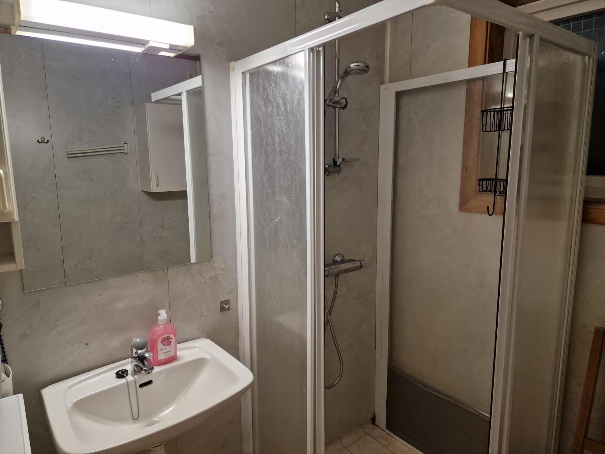 بيت شباب Rom Sentralt I سوغندال المظهر الخارجي الصورة